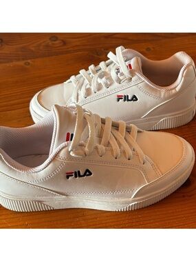 Fila White and Navy Size Tag Sneaker Interior Detail